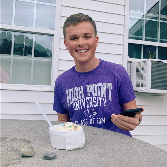 Meet your Posher, Alex - Picture 1 of 6